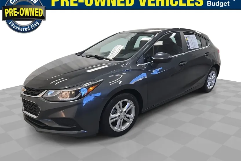 2017 Chevrolet Cruze LT photo 1