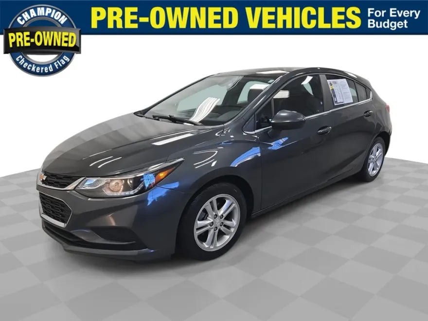 2017 Chevrolet Cruze LT photo 1