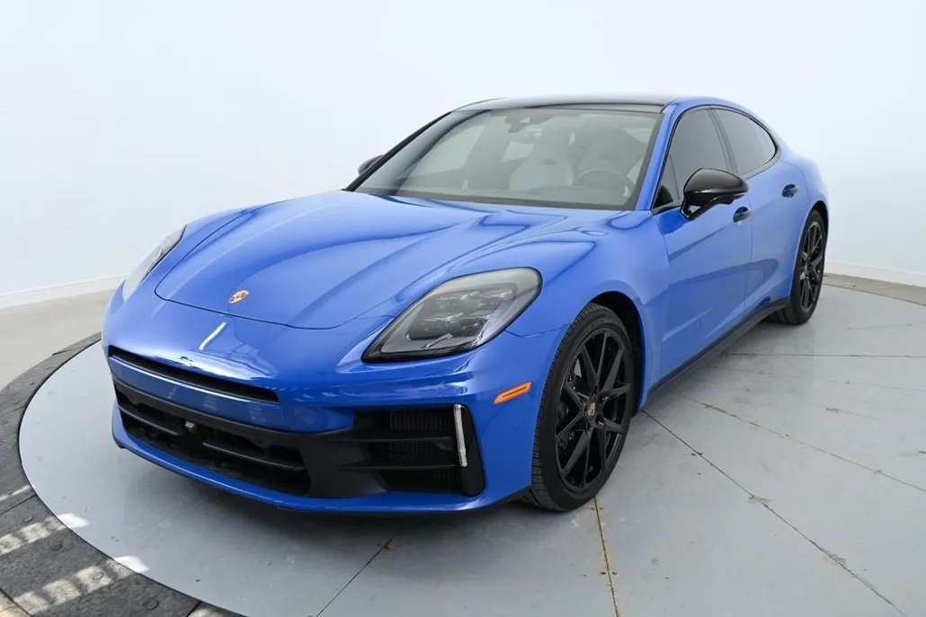 2024 Porsche Panamera 4 photo 1
