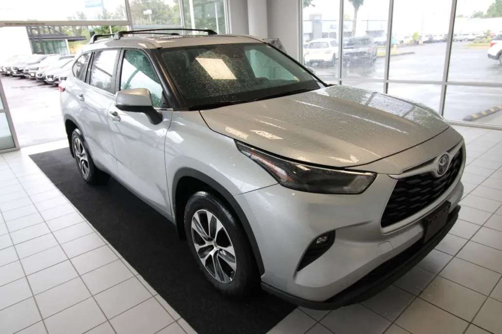 2023 Toyota Highlander XLE photo 1