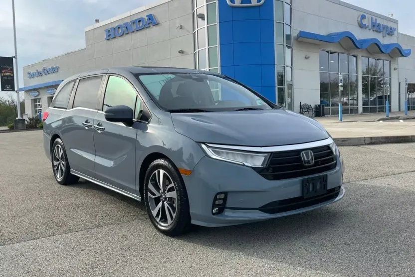 2023 Honda Odyssey Touring photo 1