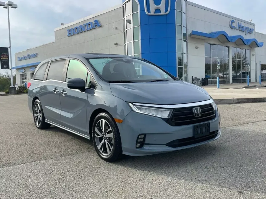 2023 Honda Odyssey Touring photo 1