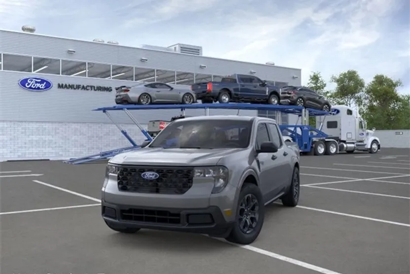 2025 Ford Maverick XLT photo 1