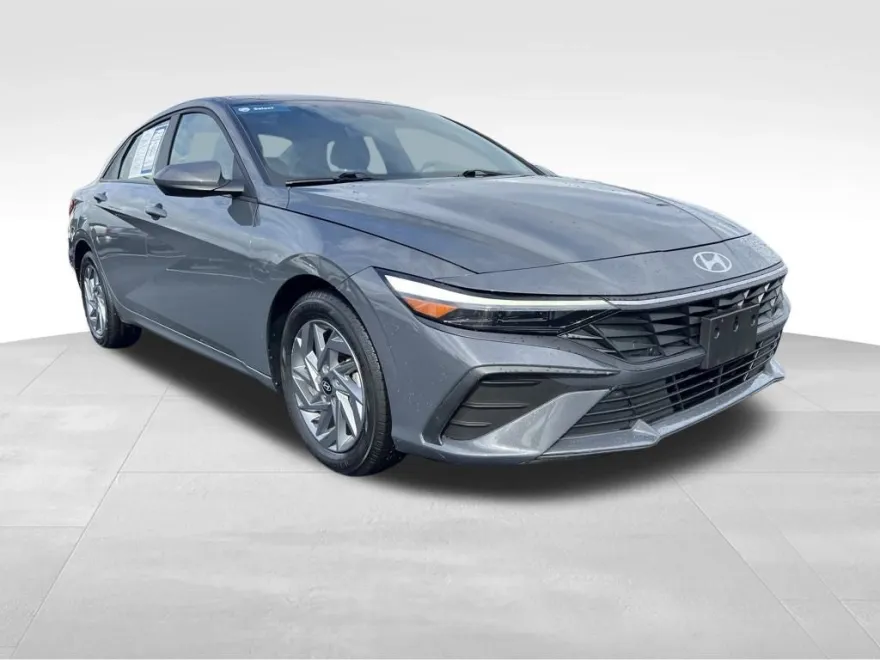2024 Hyundai Elantra SEL photo 1