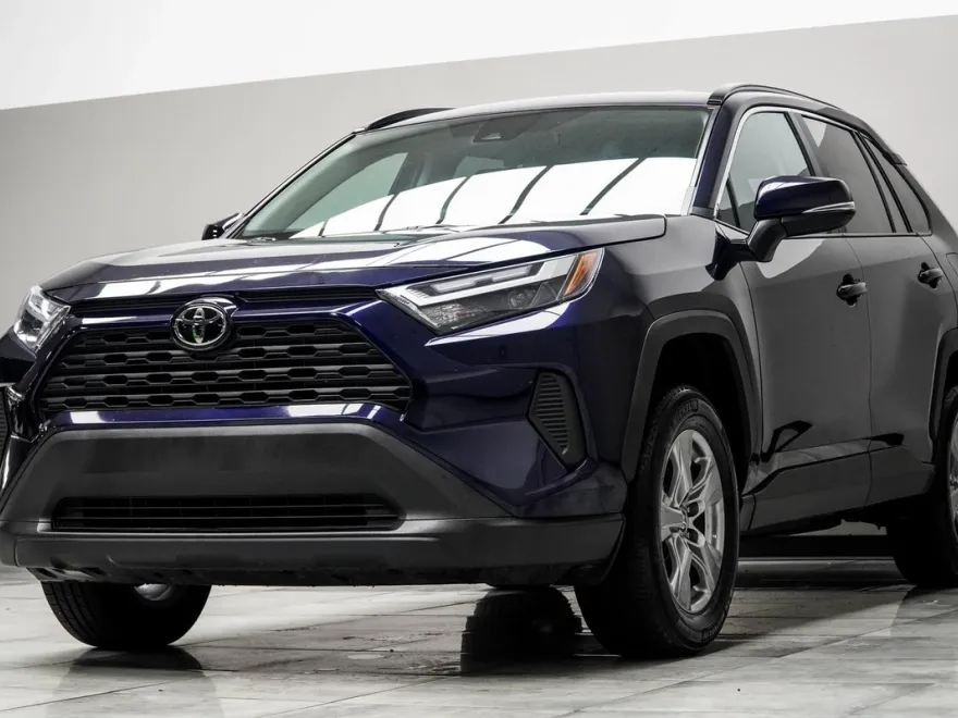 2024 Toyota RAV4 XLE photo 8