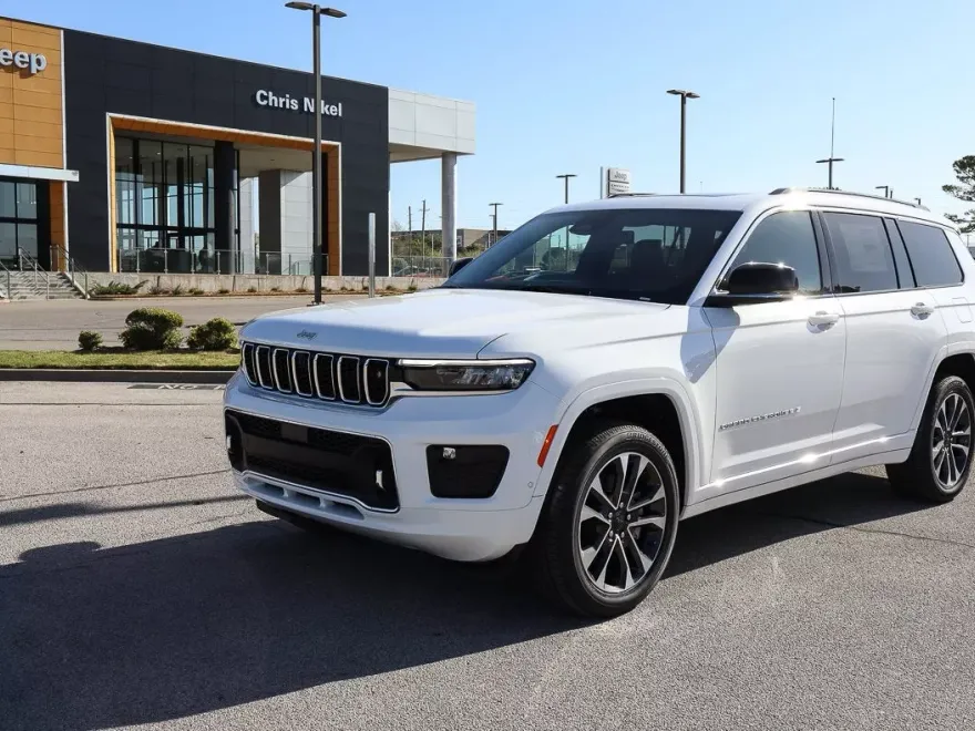 2025 Jeep Grand Cherokee Overland photo 1
