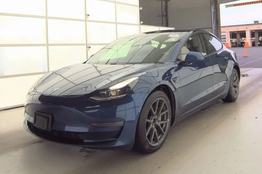 2021 Tesla Model 3 Long Range photo 1