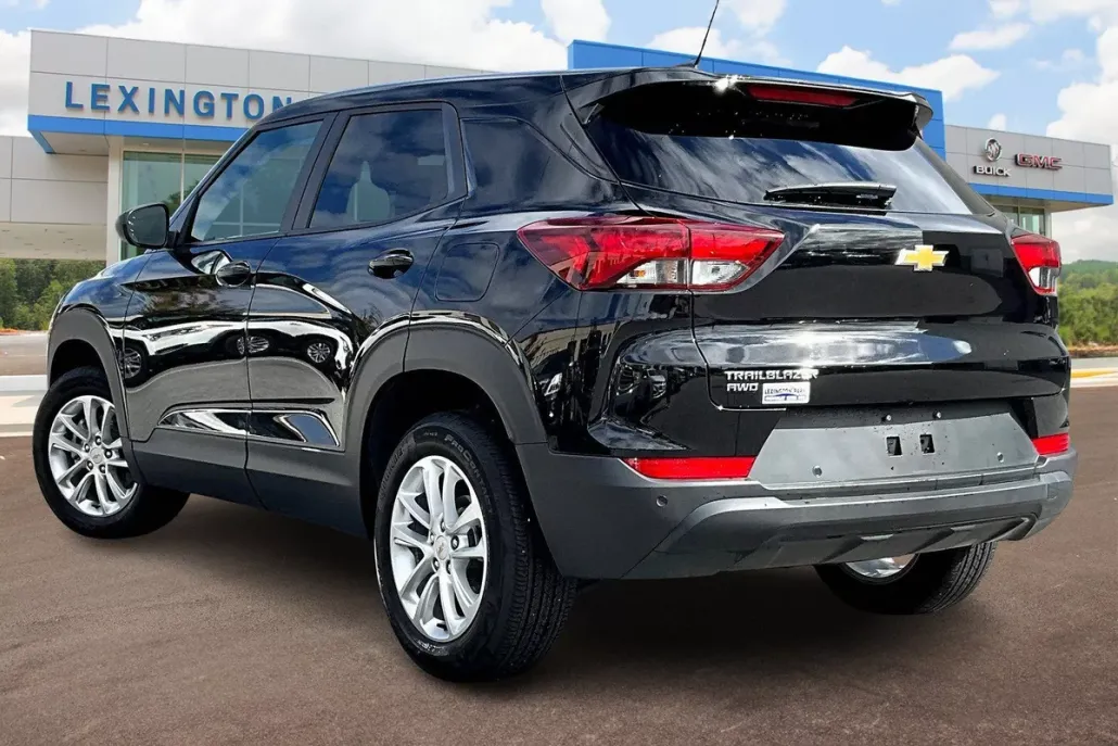 2024 Chevrolet Trailblazer LS photo 1