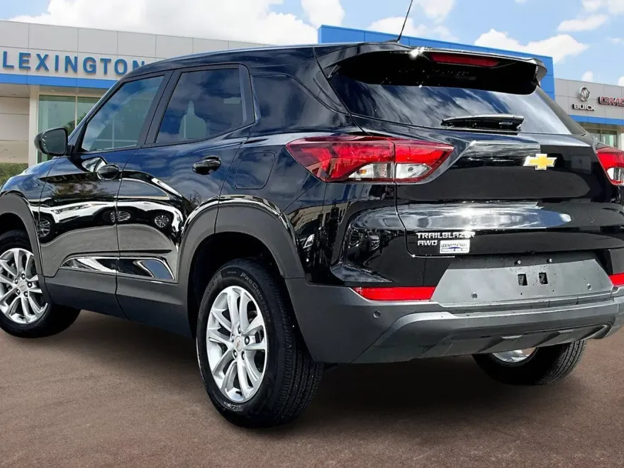 2024 Chevrolet Trailblazer LS photo 1