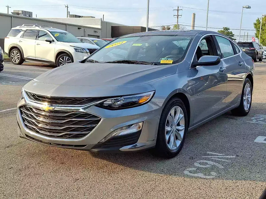 2024 Chevrolet Malibu 1LT photo 1