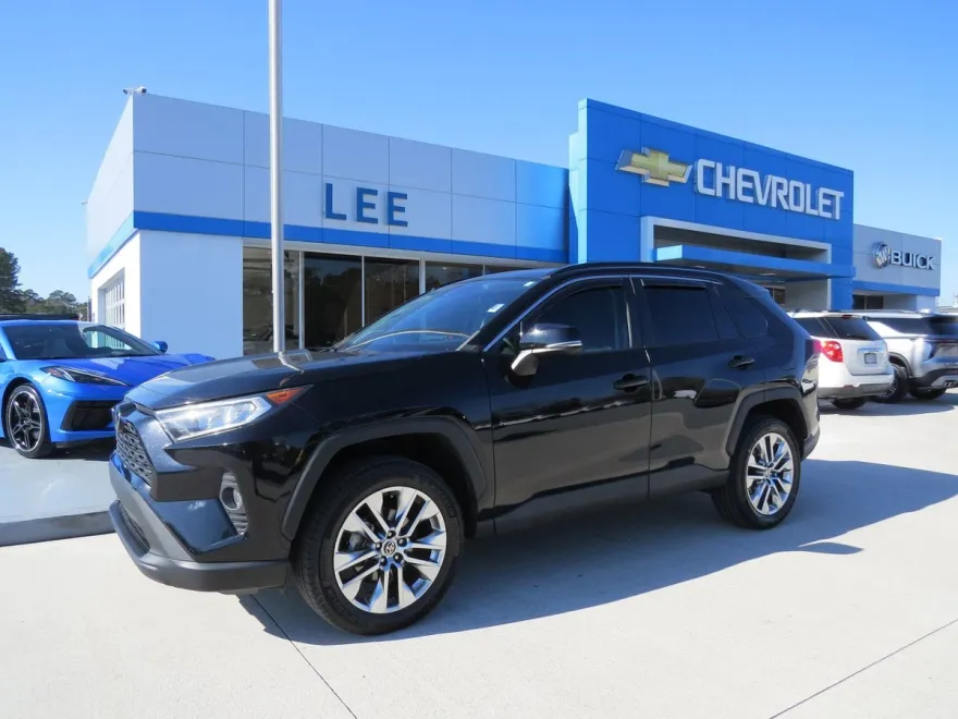 2021 Toyota RAV4 XLE Premium photo 1