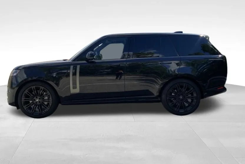 2024 Land Rover Range Rover SE photo 1