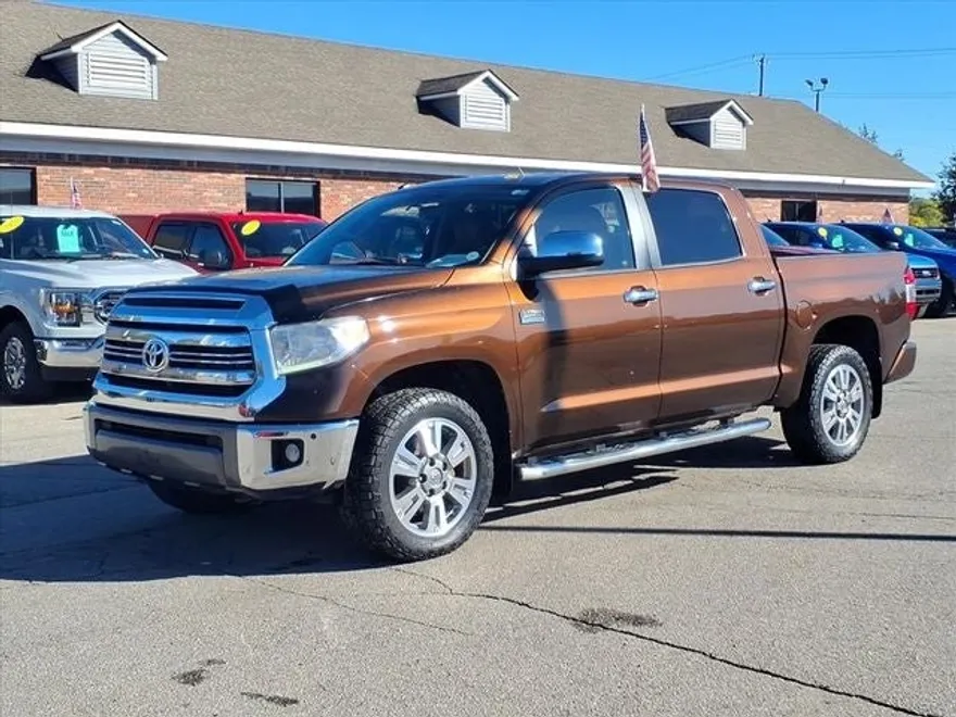 2017 Toyota Tundra Platinum photo 1