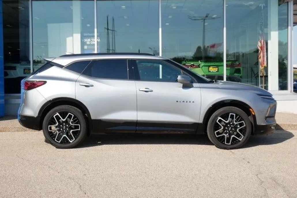2023 Chevrolet Blazer RS photo 1