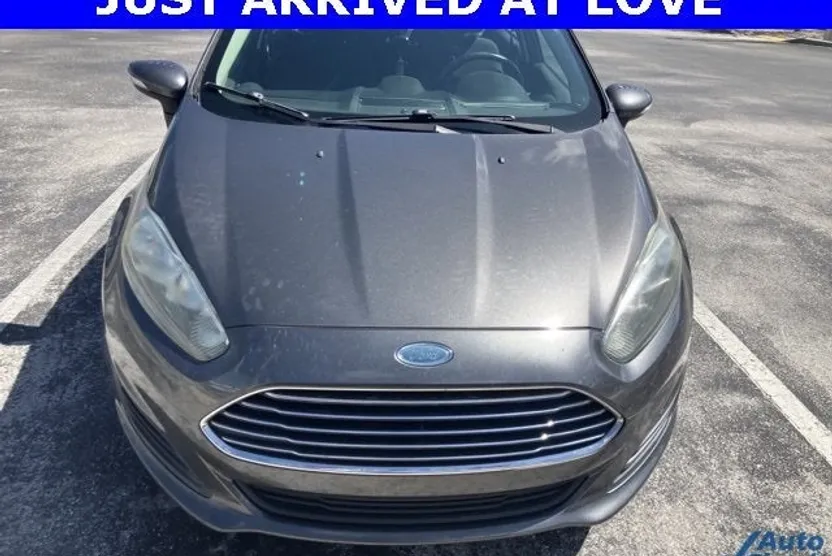 2015 Ford Fiesta SE photo 1