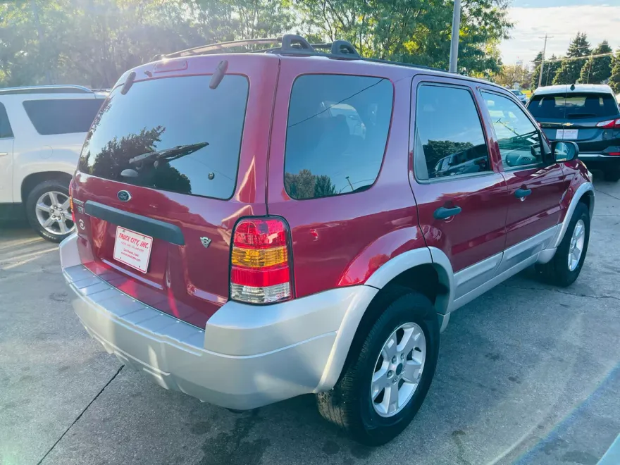 2007 Ford Escape XLT photo 1