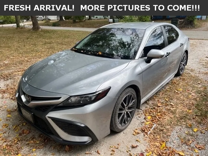 2022 Toyota Camry SE photo 1