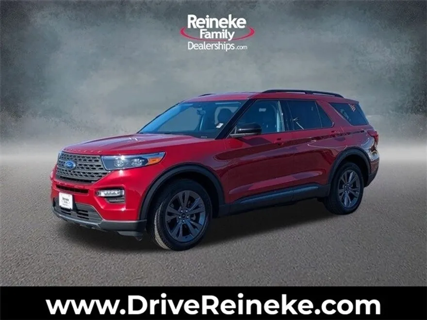 2024 Ford Explorer XLT photo 1