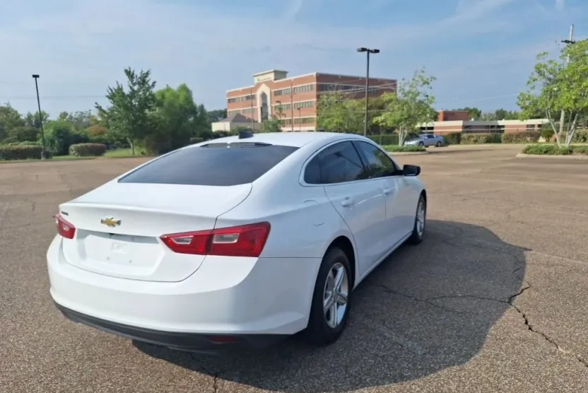 2023 Chevrolet Malibu LS photo 1
