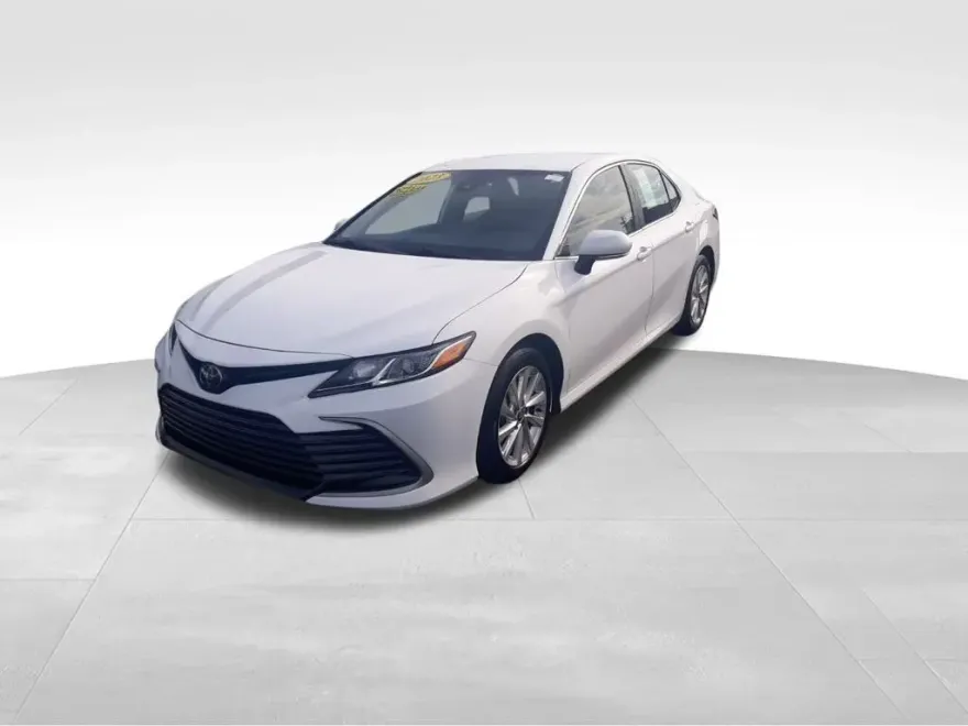 2023 Toyota Camry LE photo 1