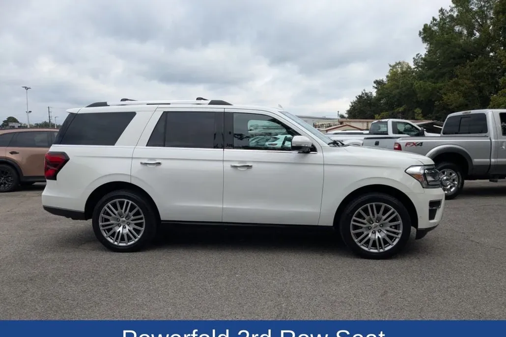 2022 Ford Expedition Limited photo 1
