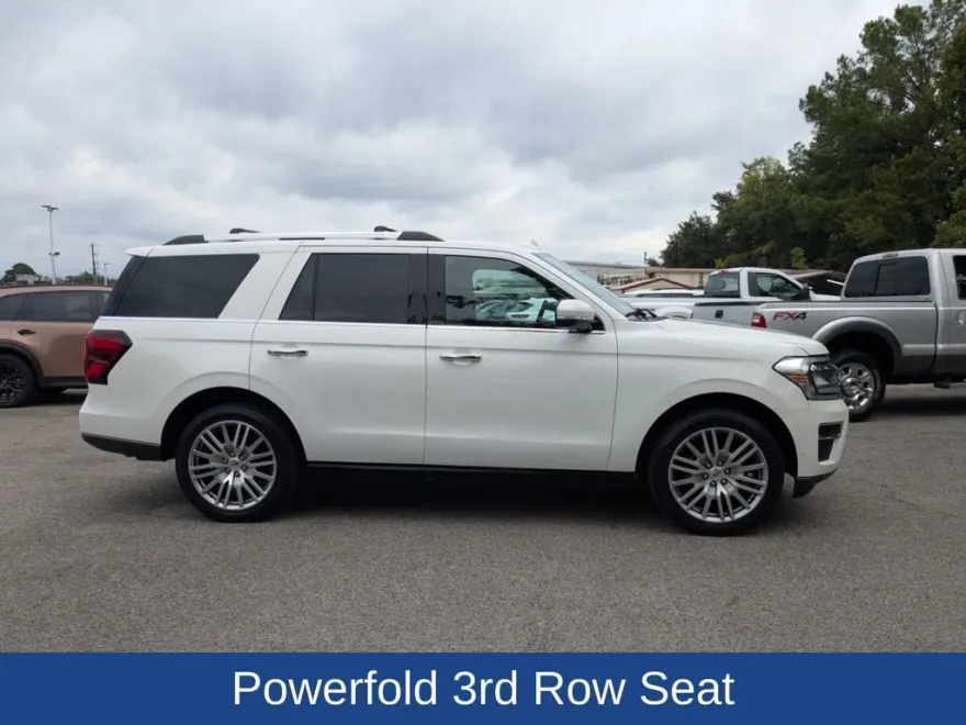 2022 Ford Expedition Limited photo 1