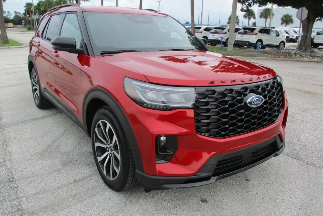 2025 Ford Explorer ST-Line photo 1