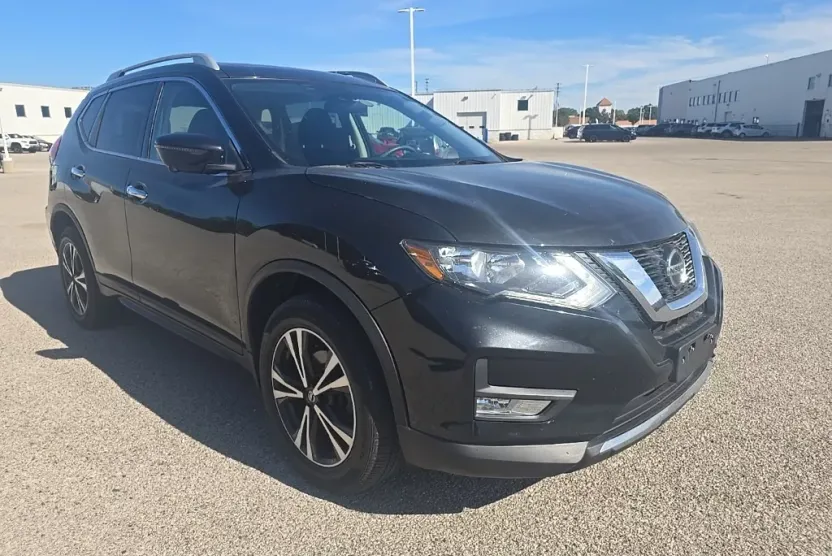 2020 Nissan Rogue SV photo 1
