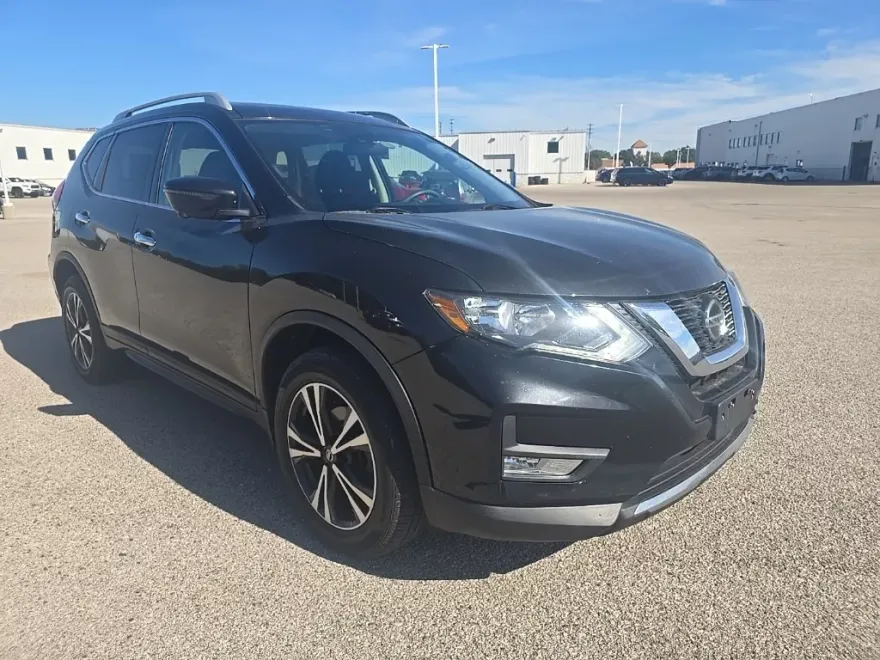 2020 Nissan Rogue SV photo 1