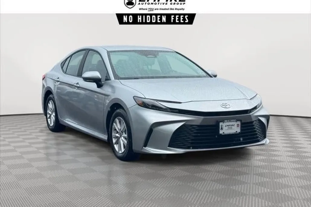 2025 Toyota Camry LE photo 1