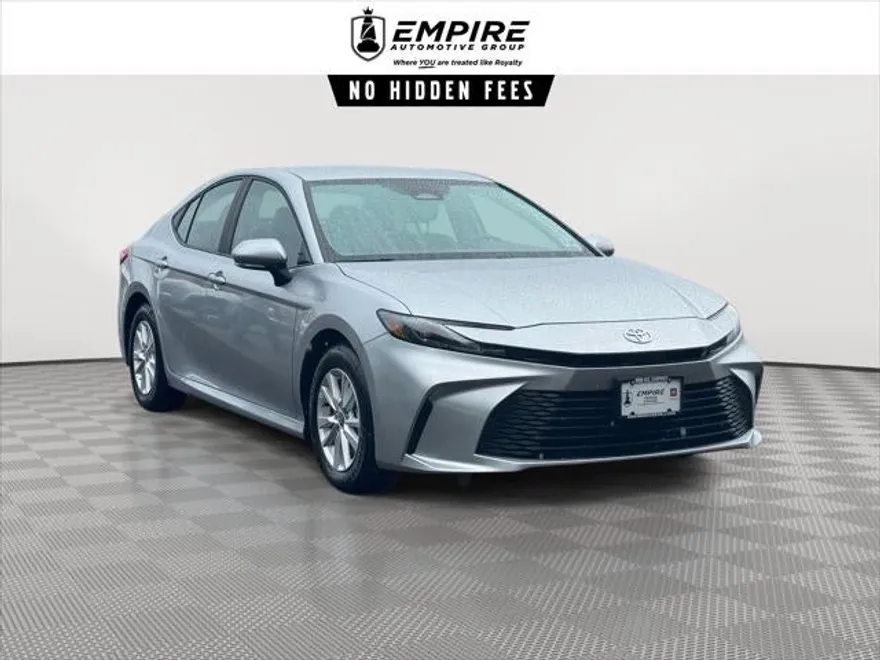2025 Toyota Camry LE photo 1