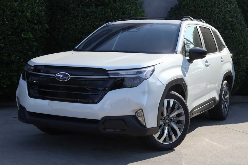 2025 Subaru Forester Touring photo 1