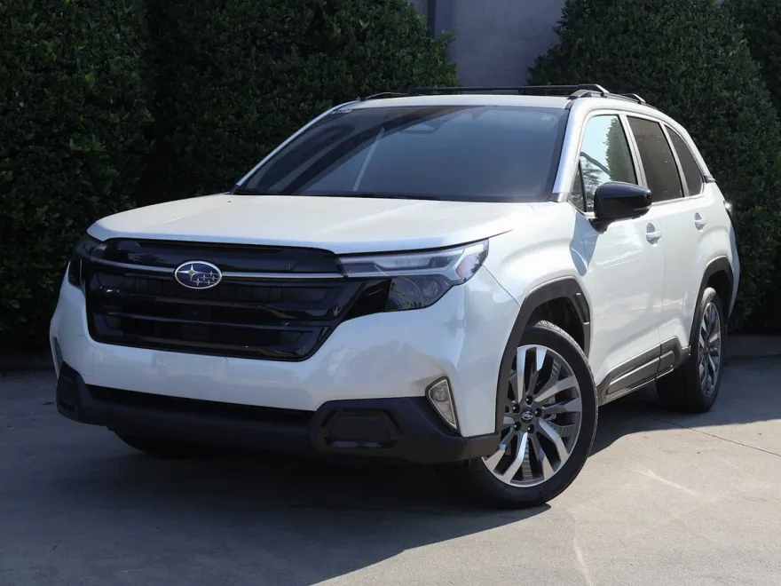2025 Subaru Forester Touring photo 1