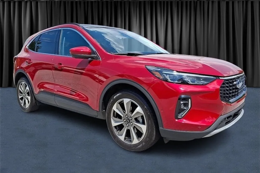 2023 Ford Escape Hybrid Platinum photo 1