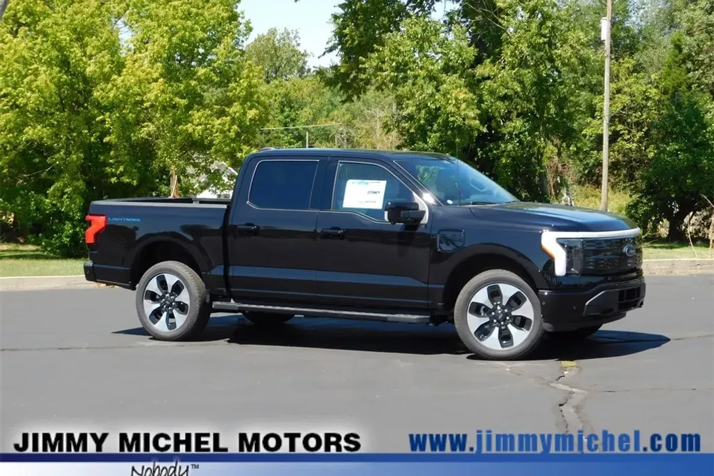 2022 Ford F-150 Lightning Platinum photo 1