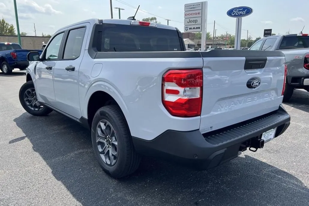 2025 Ford Maverick XLT photo 1