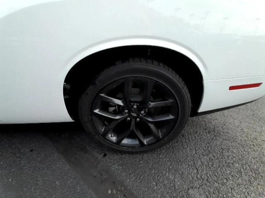 2023 Dodge Challenger R/T photo 1