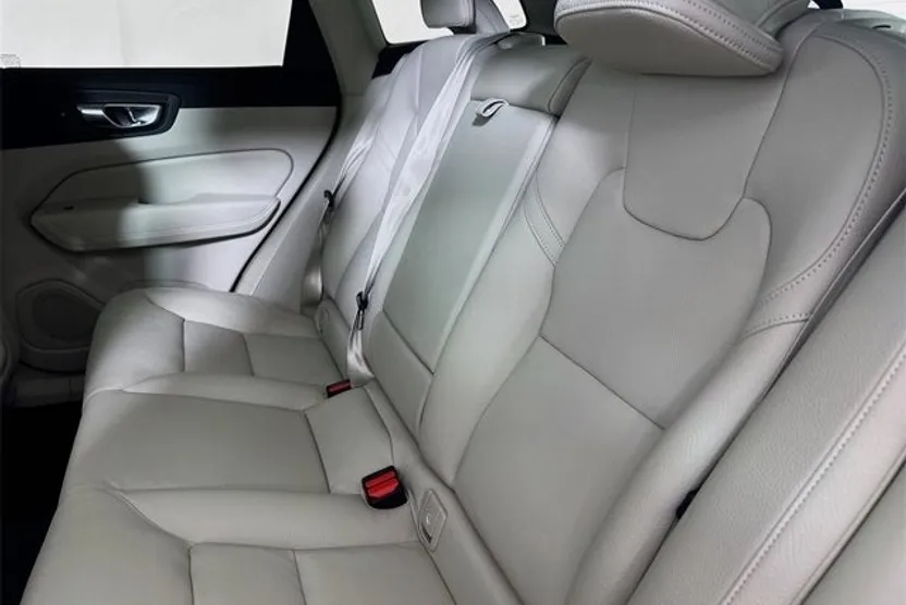 2025 Volvo XC60 B5 Core photo 1