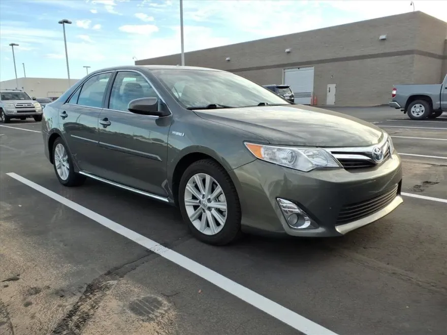 2013 Toyota Camry Hybrid XLE photo 1