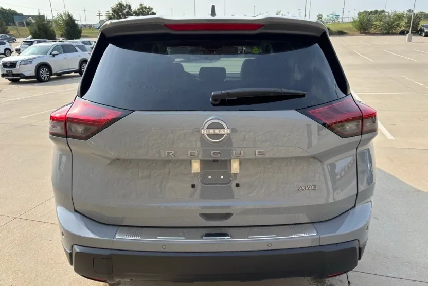 2026 Nissan Rogue SV AWD photo 1
