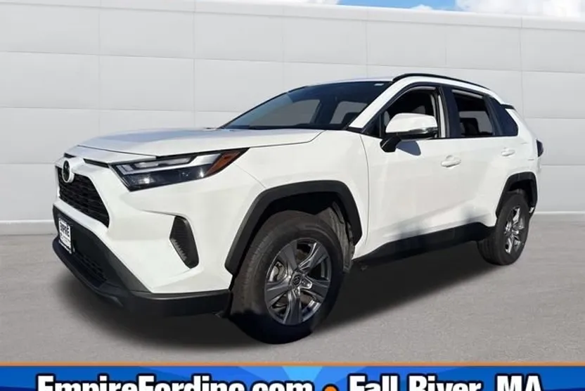2023 Toyota RAV4 XLE photo 1