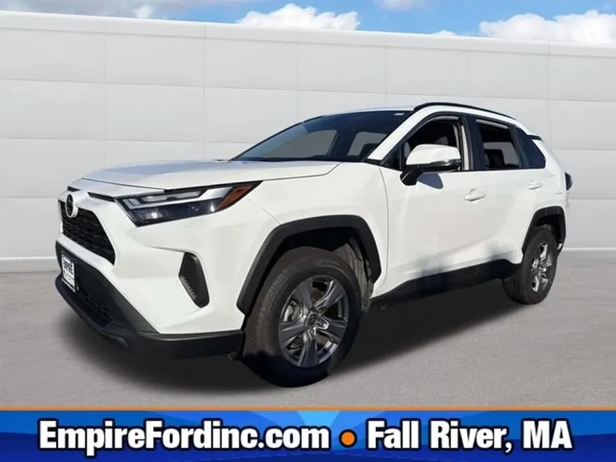 2023 Toyota RAV4 XLE photo 1