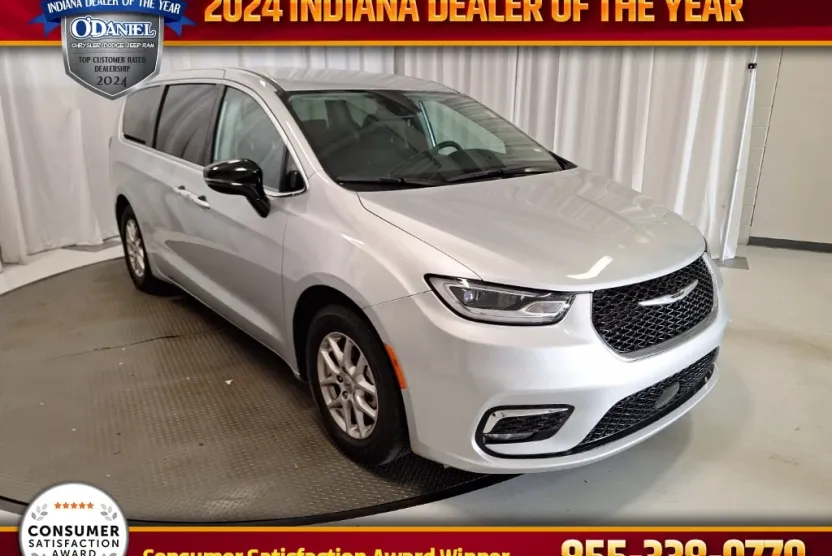 2024 Chrysler Pacifica Touring L photo 1