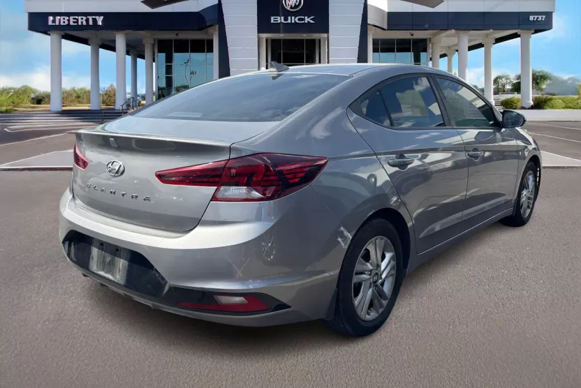 2020 Hyundai Elantra SEL photo 1