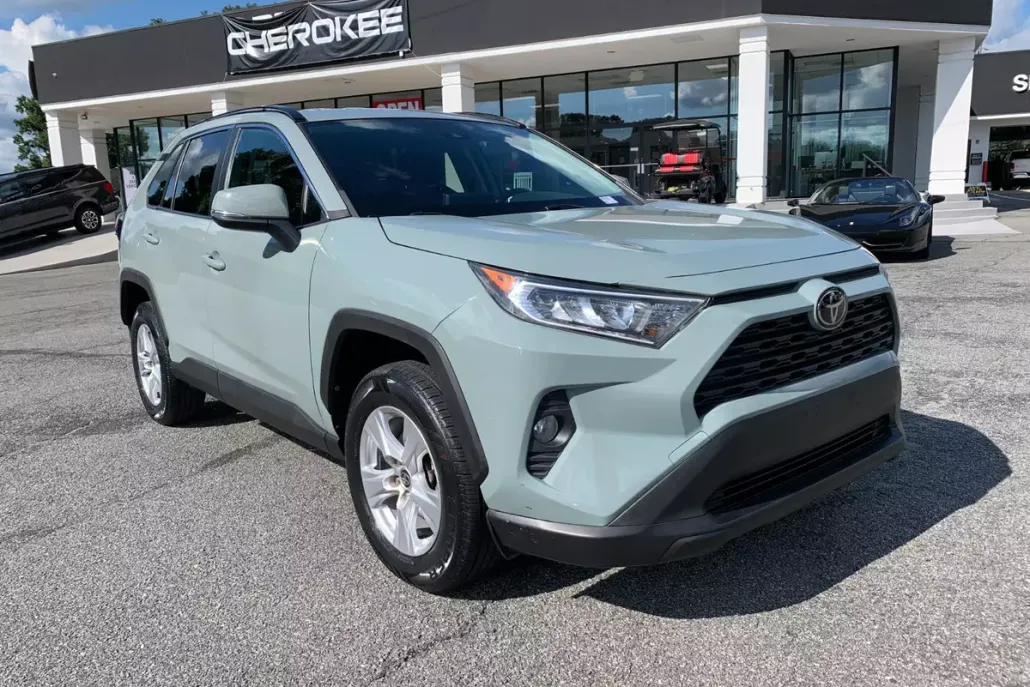 2021 Toyota RAV4 XLE photo 1