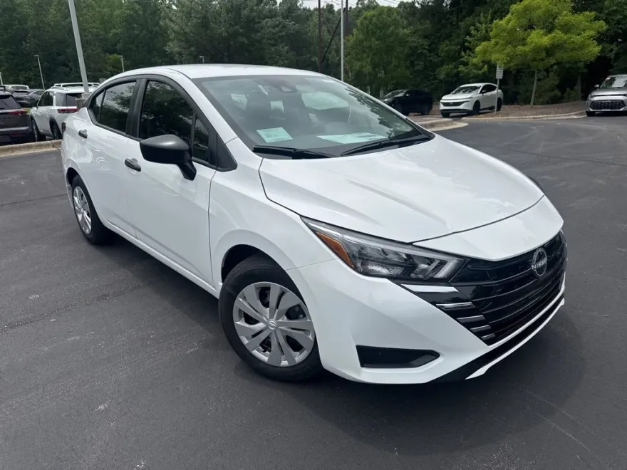 2025 Nissan Versa 1.6 S photo 1