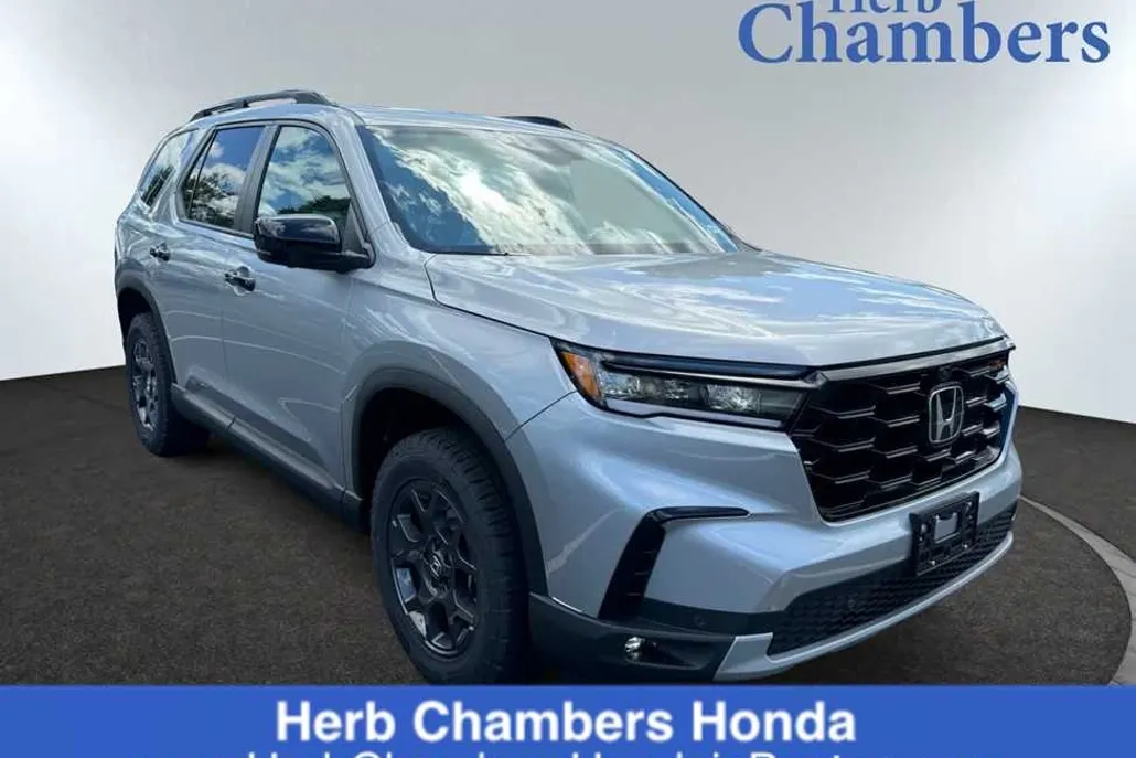 2025 Honda Pilot TrailSport photo 1