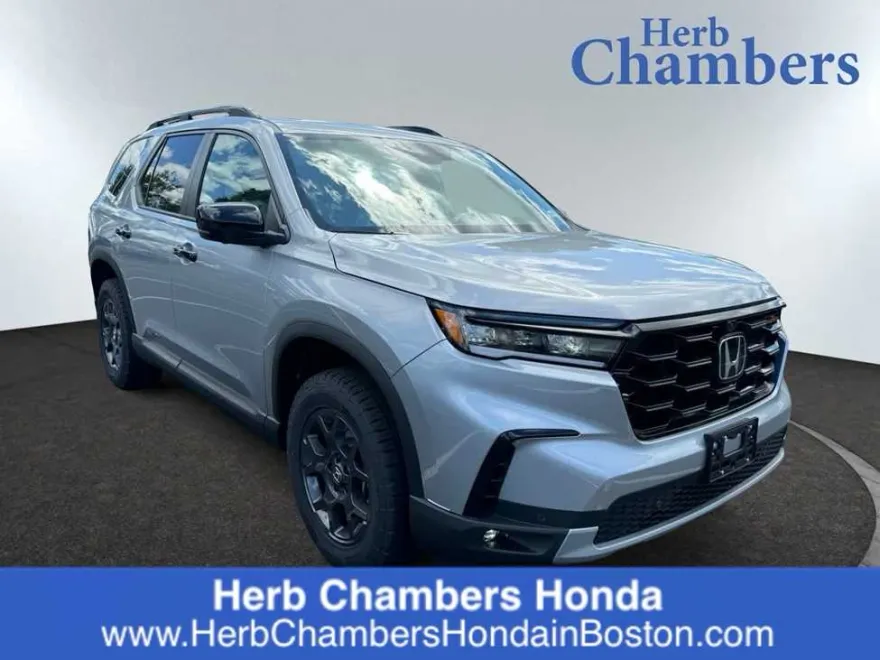 2025 Honda Pilot TrailSport photo 1