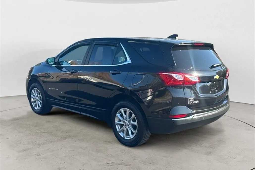 2021 Chevrolet Equinox LT photo 1
