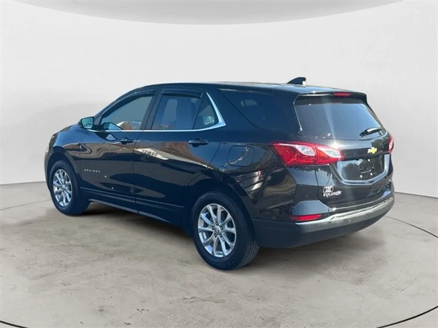 2021 Chevrolet Equinox LT photo 1